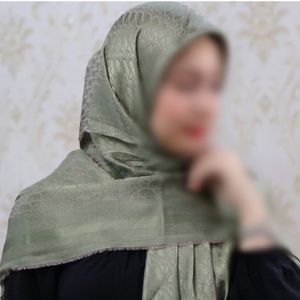 روسری زنانه ژاکارد مجلسی رنگ سبز صابونی قواره 140 سانت