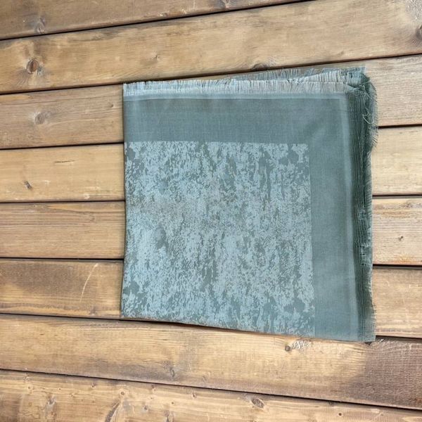 روسری زنانه ژاکارد مجلسی رنگ سبز صابونی قواره 140 سانت