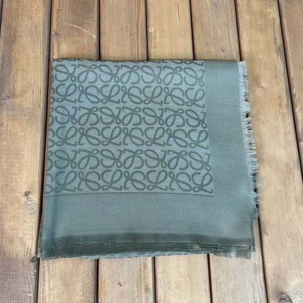 روسری زنانه ژاکارد مجلسی رنگ سبز صابونی قواره 140 سانت