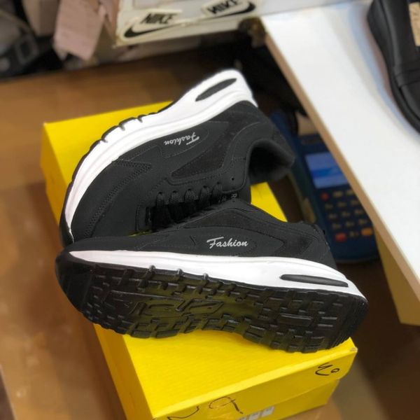 کفش چرم زنانه اسپرت مدل رامینگو مشکی