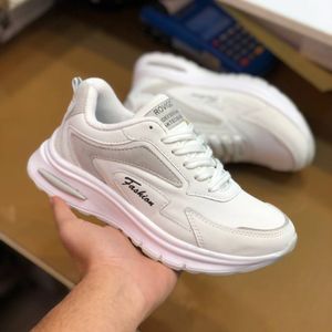 خرید اینترنتی کفش چرم زنانه اسپرت مدل رامینگو سفید