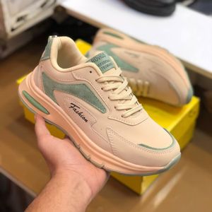 خرید انلاین کفش چرم زنانه اسپرت مدل رامینگو کرم سبز