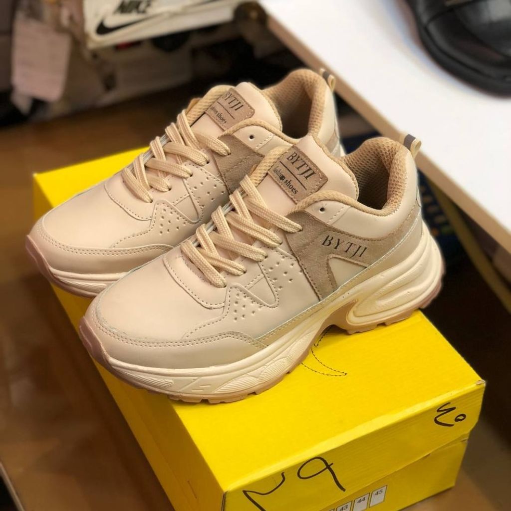 مشخصات کفش چرم زنانه اسپرت مدل دمیتجی کرم