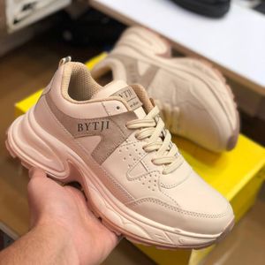 خرید اینترنتی کفش چرم زنانه اسپرت مدل دمیتجی کرم