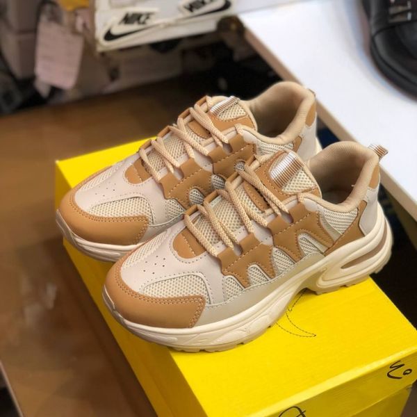 کفش چرم زنانه اسپرت مدل هوگان رنگ کرم