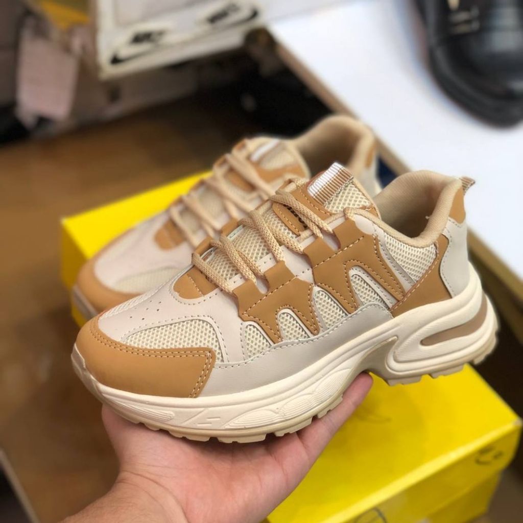 قیمت کفش چرم زنانه اسپرت مدل هوگان رنگ کرم