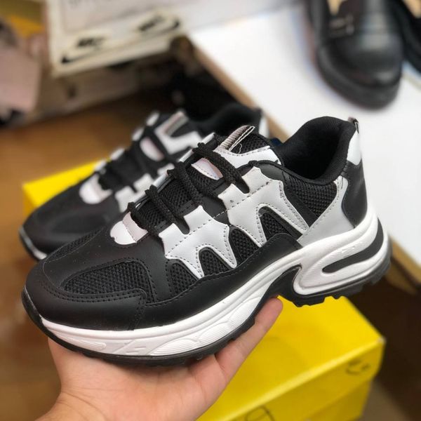 کفش چرم زنانه اسپرت مدل هوگان مشکی