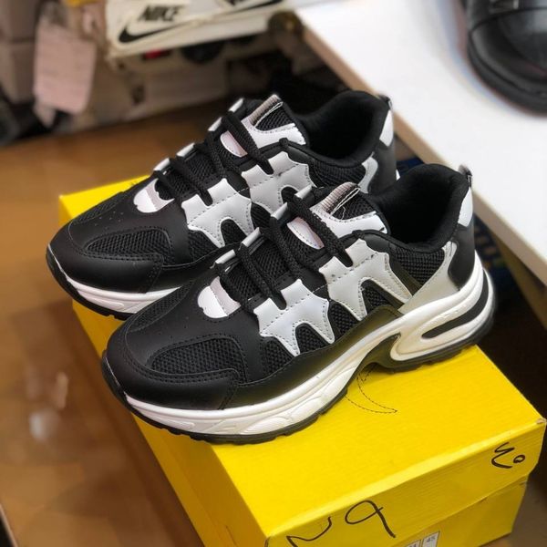 کفش چرم زنانه اسپرت مدل هوگان مشکی