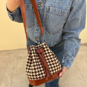 خرید اینترنتی کیف دوشی اسپرت زنانه و دخترانه مدل مانیزا