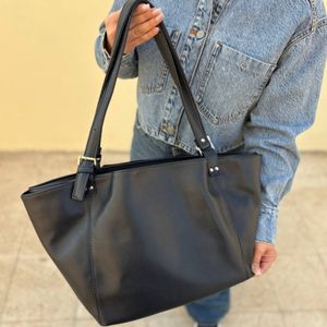 قیمت کیف دوشی چرمی جادار زنانه و دخترانه مدل پاناز