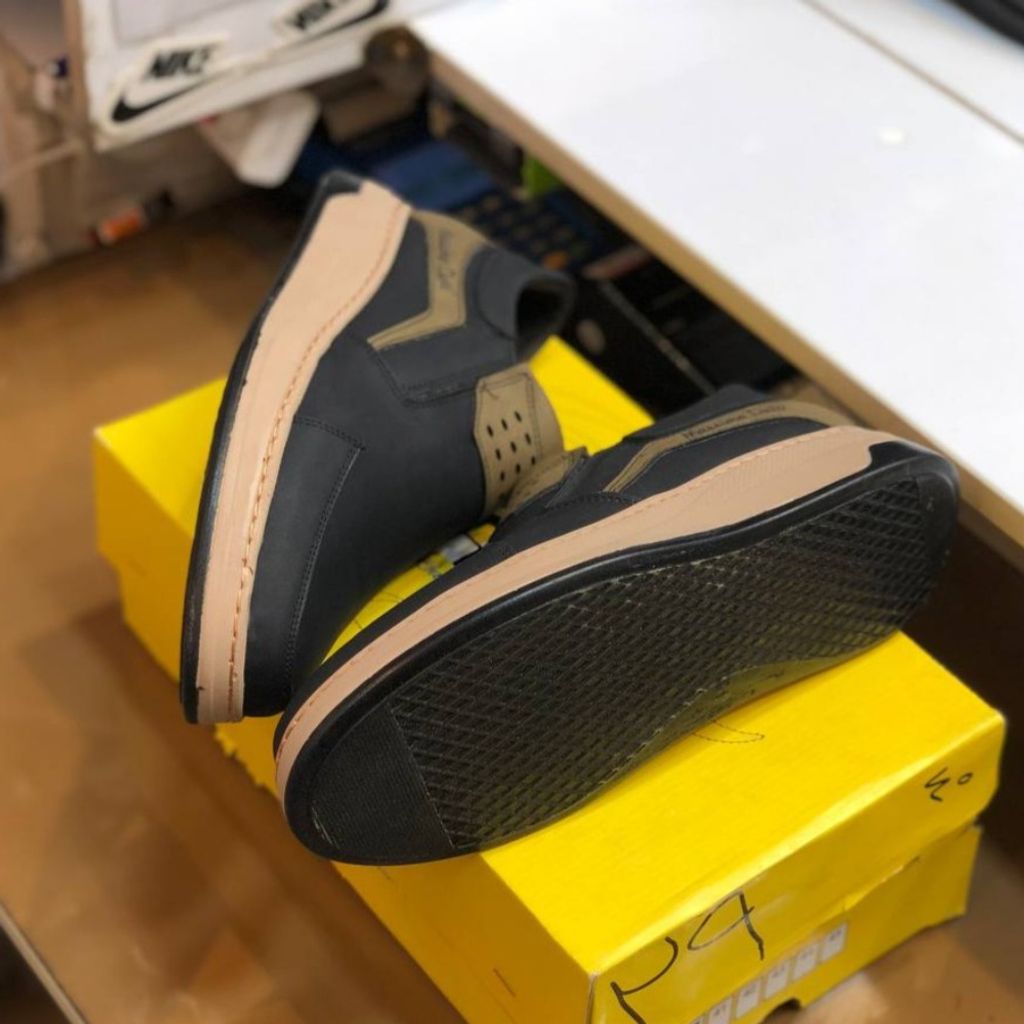 خرید اینترنتی کفش اسپرت چرم مردانه مدل دارکوب مشکی