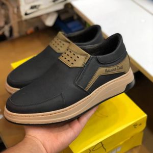 خرید اینترنتی کفش اسپرت چرم مردانه مدل دارکوب مشکی