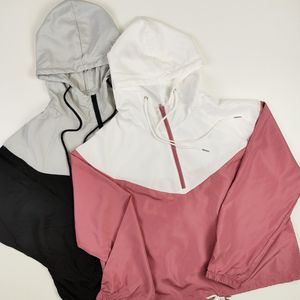 مشخصات بادگیر ورزشی کلاهدار نیم زیپ