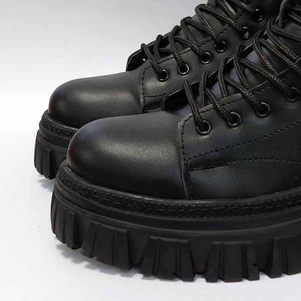 نیم بوت مردانه برشکا طرح دکتر مارتینز