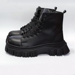 فروش اینترنتی نیم بوت مردانه برشکا طرح دکتر مارتینز