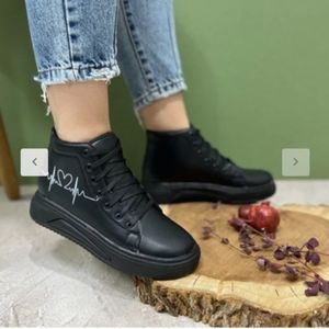 نیم بوت زنانه ،ضربان قلب ,کتونی ساقدار