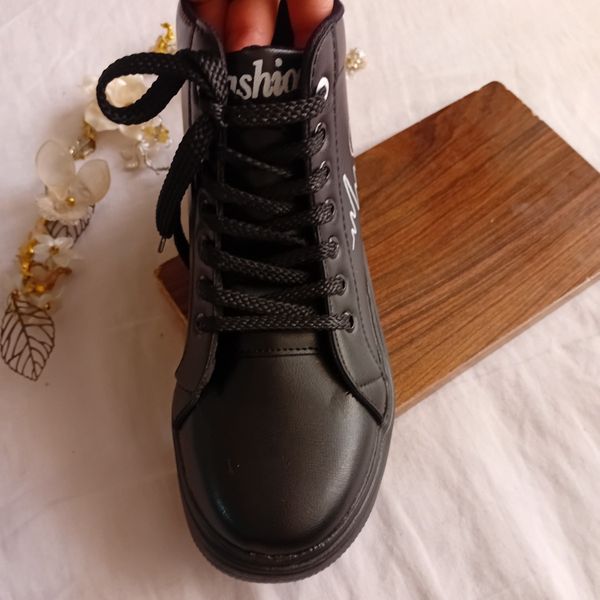 نیم بوت زنانه بغل کش ،بوت زنانه  ترند و جدیدl