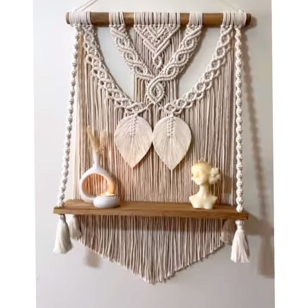 شلف چوبی با برگ مکرومه بافی طرح زرین بافت