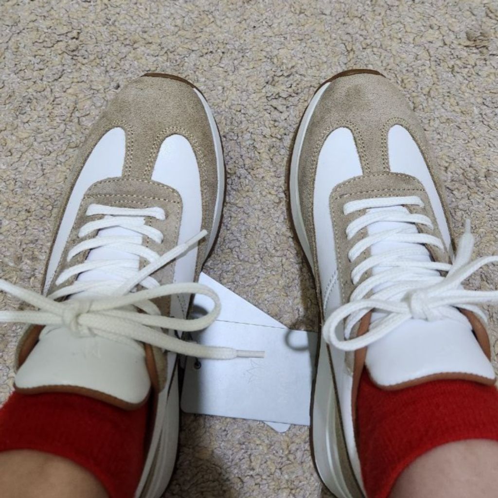 فروش اینترنتی کتونی چرم سفید کرم سایز 37