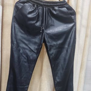 مشخصات شلوار زنانه چرم دمپا گت دار