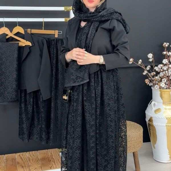 سه تیکه رستا نورا