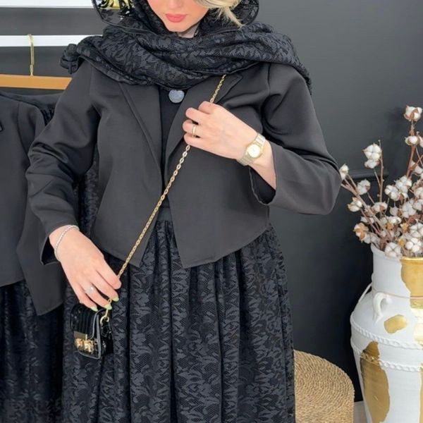 سه تیکه رستا نورا