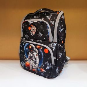 خرید انلاین کوله پشتی فضانورد صندوقی طرح انگلیسی