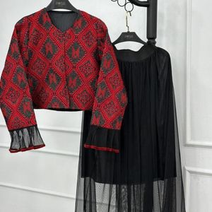 قیمت کت و دامن زنانه مجلسی طرح گل بانو