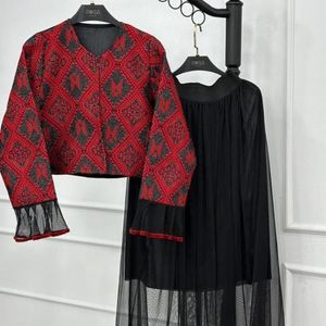 خرید انلاین کت ودامن مجلسی طرح گل بانو