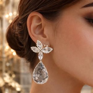 گوشواره مجلسی گوشواره کریستالی پروانه نگین دار مجلسی