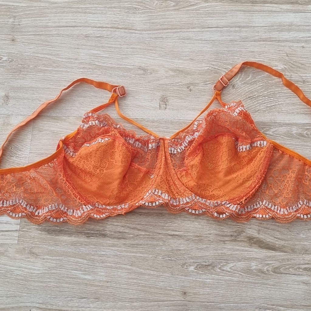 خرید اینترنتی سوتین زیرفنردار گیپور رنگی با فنر مقاوم و بند قابل تنظیم