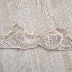 مشخصات سوتین زیرفنردار گیپور رنگی با فنر مقاوم و بند قابل تنظیم