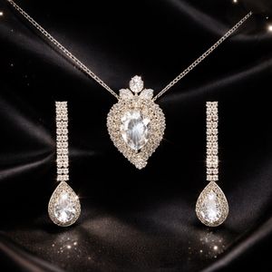 نیم ست گردنبند گوشواره مجلسی زنانه اشکی نگیندار