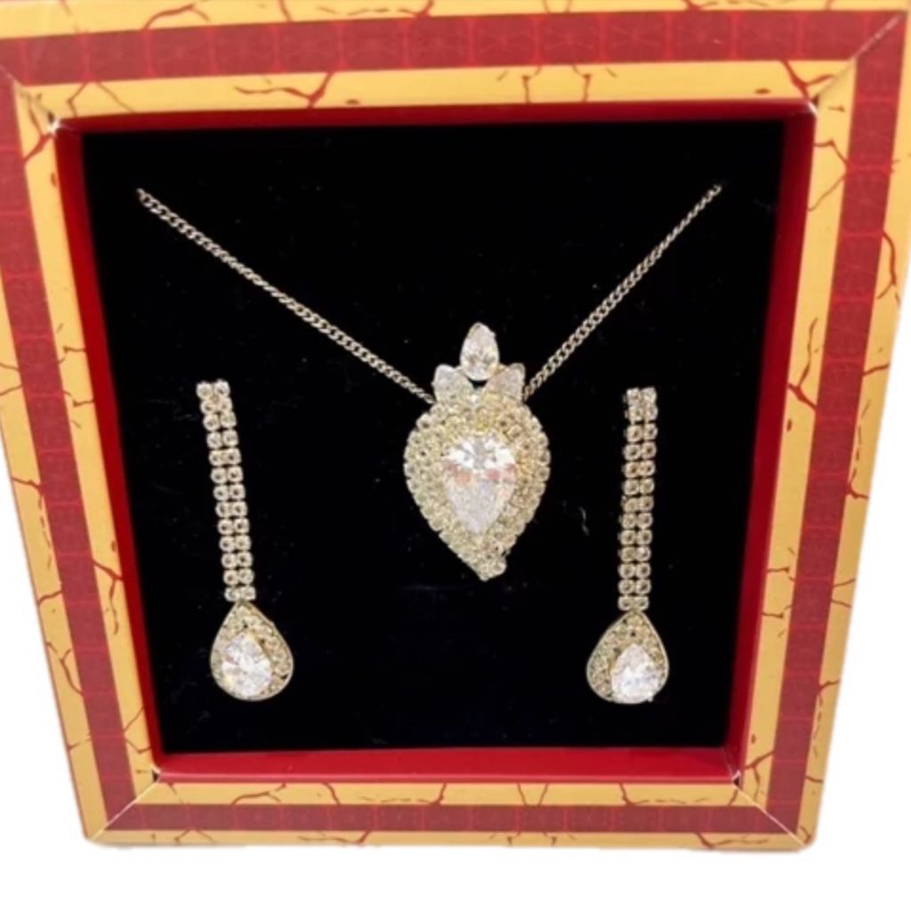 خرید اینترنتی نیم ست گردنبند گوشواره مجلسی زنانه اشکی نگیندار