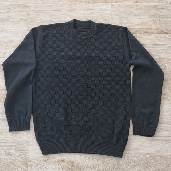 پلیور بافت مردانه رنگی با طراحی مینیمال انتخابی خاص برای آقایان خوش پوش