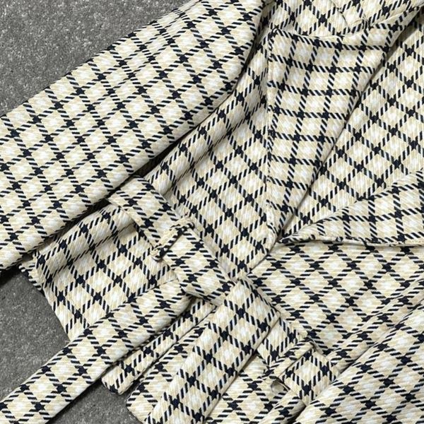 کراپ کت نیلوفر