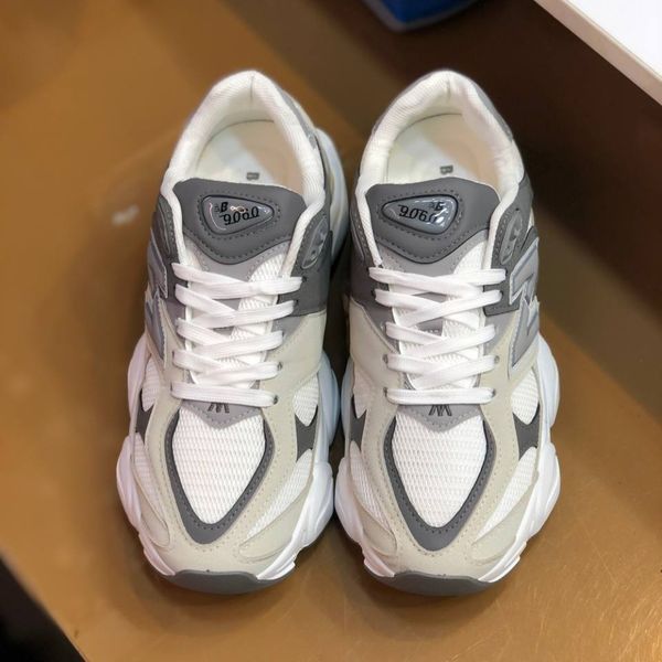 کفش نیوبالانس مردانه 9060 خارجی رنگ سفید طوسی