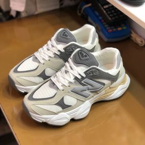 قیمت ارزان کفش نیوبالانس مردانه 9060 خارجی رنگ سفید طوسی