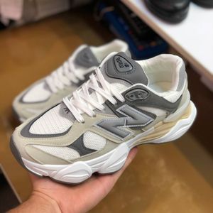 فروش اینترنتی کفش نیوبالانس مردانه 9060 خارجی رنگ سفید طوسی