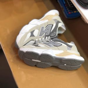 فروش اینترنتی کفش نیوبالانس مردانه 9060 خارجی رنگ سفید طوسی