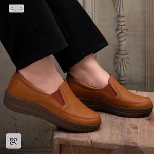 فروش اینترنتی کفش طبی اداری مناسب درد کمر و خارپاشنه و زانو دور دوخت با کیفیت رنگ عسلی