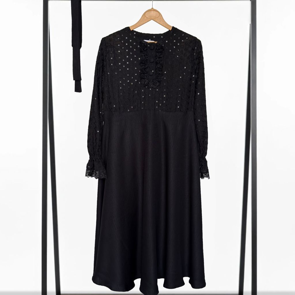 مشخصات پیراهن زنانه مشکی ، بالاتنه خامه دوزی