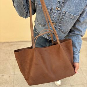 خرید آنلاین کیف دوشی زنانه و دخترانه سوییت مدل تاوس