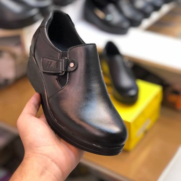 کفش چرم طبی زنانه مدل هیوا رنگ مشکی