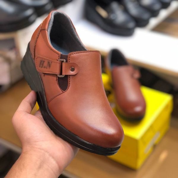 کفش چرم طبی زنانه مدل هیوا رنگ عسلی