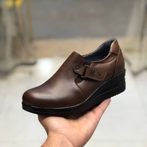خرید اینترنتی کفش چرم طبی زنانه مدل هیوا رنگ سوخته