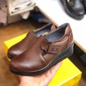 خرید اینترنتی کفش چرم طبی زنانه مدل هیوا رنگ سوخته