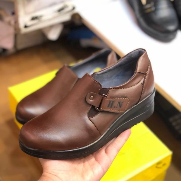 کفش چرم طبی زنانه مدل هیوا رنگ سوخته