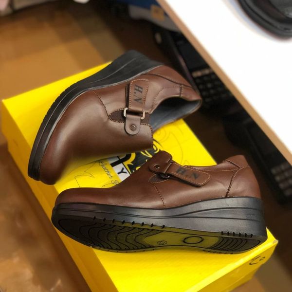 کفش چرم طبی زنانه مدل هیوا رنگ سوخته