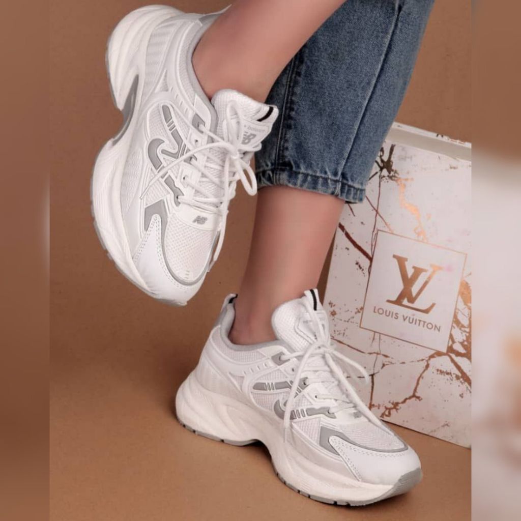 خرید انلاین کفش نیوبالانس 770زنانه رنگ سفید طوسی